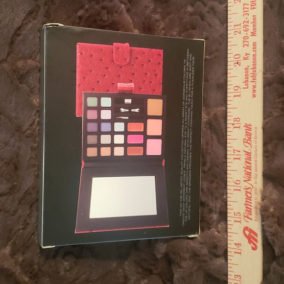 Parisian Eye, check, and lip palette - Picture 6 of 6